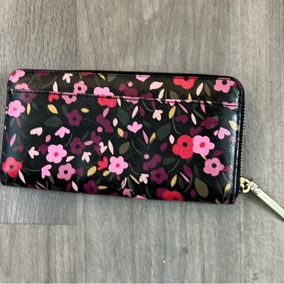 Kate Spade ♠️ Floral Wallet! - Picture 2 of 4